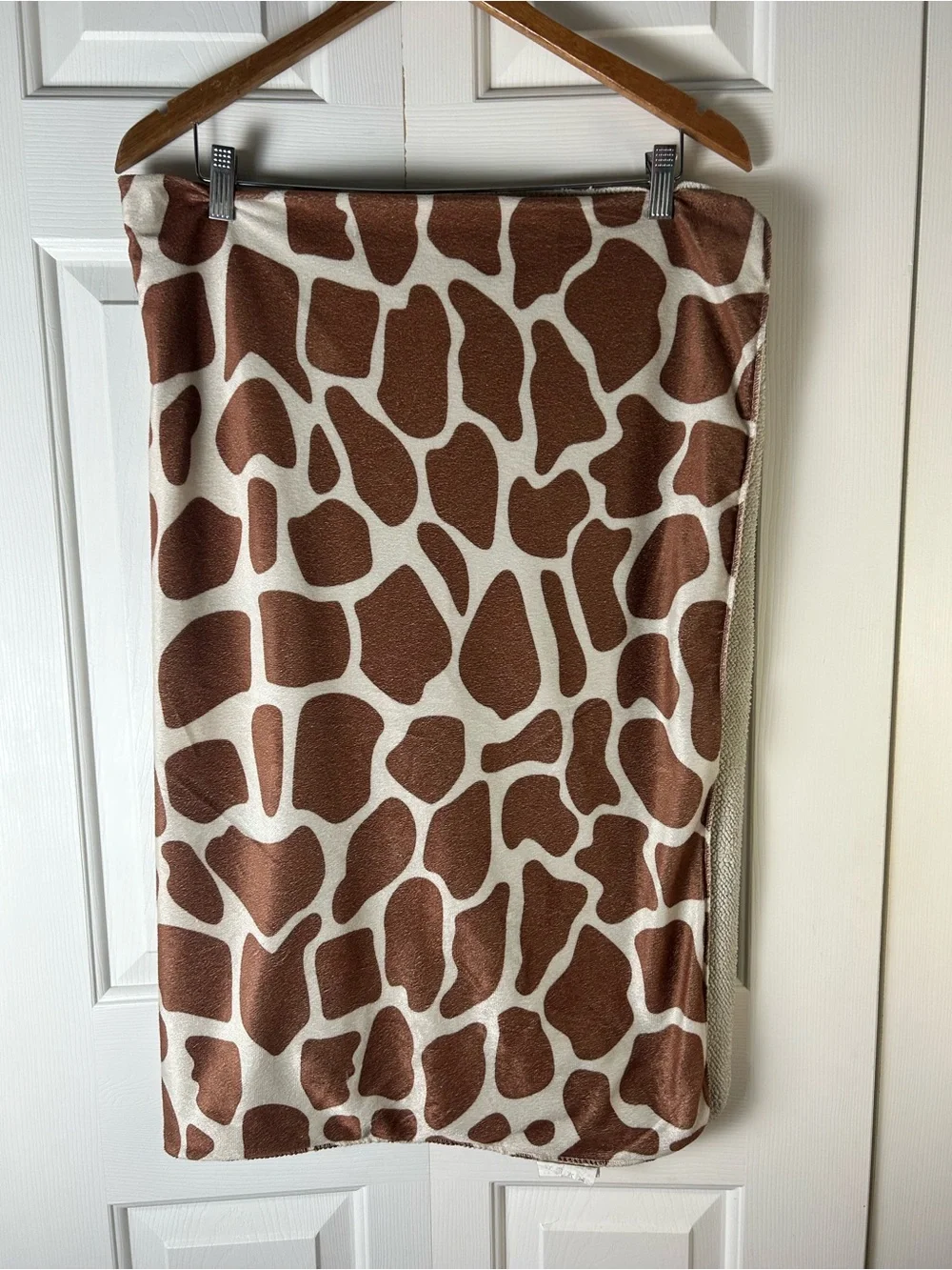 RN 119741 Giraffe Print Baby Blanket Brown Tan Animal Print Spots Safari Sherpa